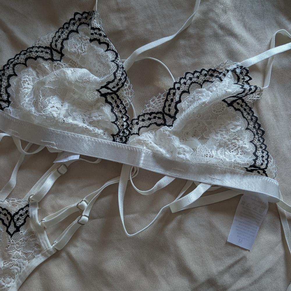 White Crisscross  Lace Lingerie Set - Picture 4 of 13